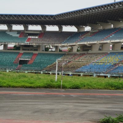 Fussballstadion von Ninh Binh. Das Geas ist wohl etwas zu hoch ...