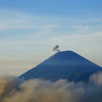 Kleiner Ausbruch des Gunung Semeru