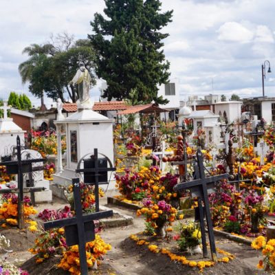 Bunter Friedhof in Cholula.