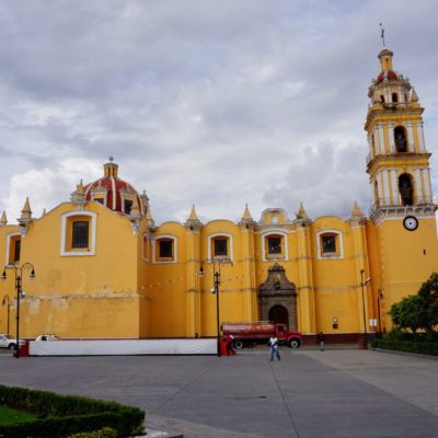 Eine von 38 Kirchen in dem kleinen Cholula.
