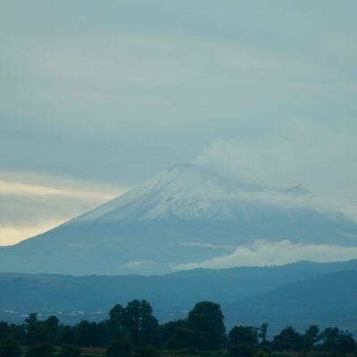 Der Popocatépetl. Ist dem Fuji etwas ähnlich.