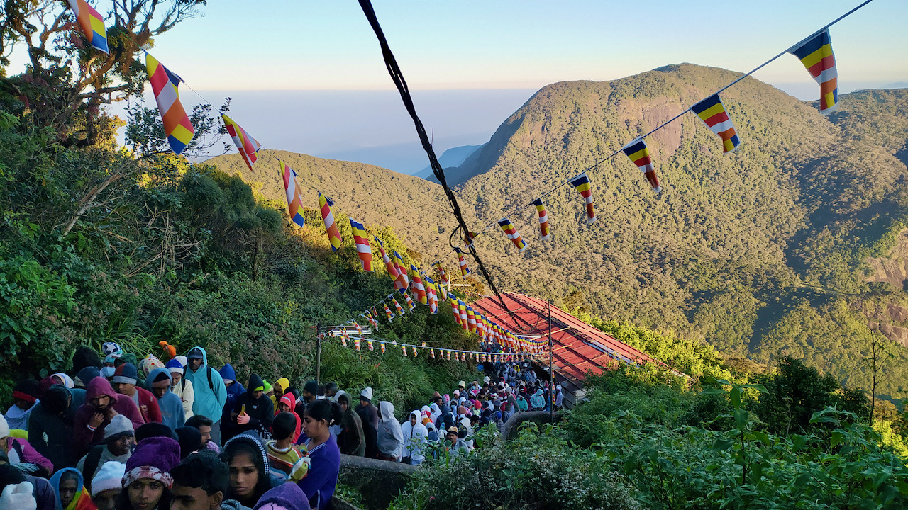 Pilgerstau am Adam’s Peak im Video