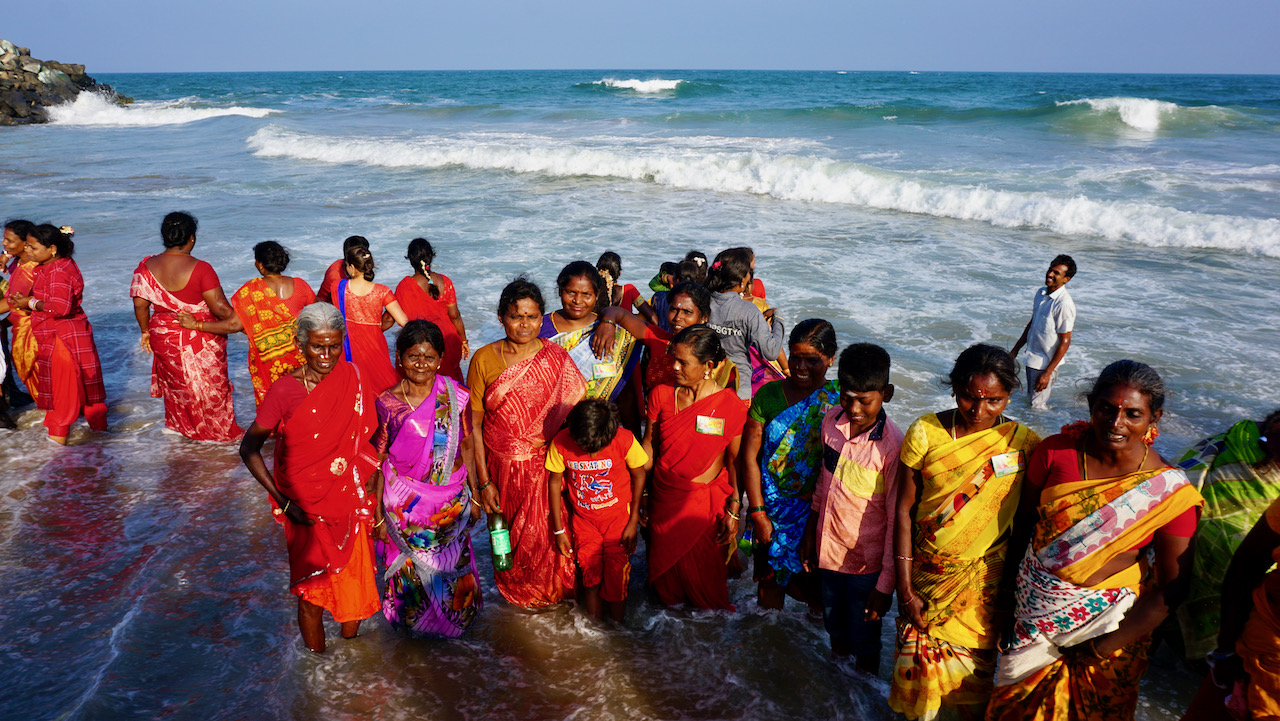 Reisetag von Chennai nach Mamallapuram + Strand im Video