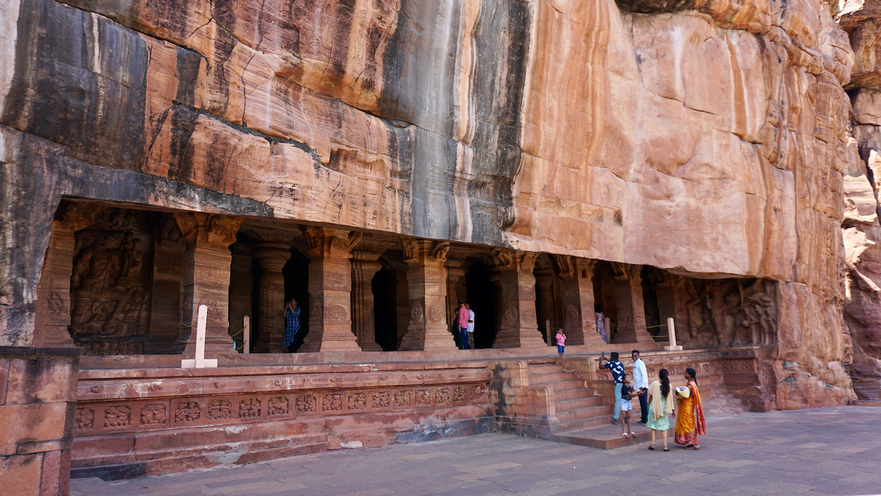 Die Höhlentempel von Badami + Tempelanlage Pattadakal ( Video )