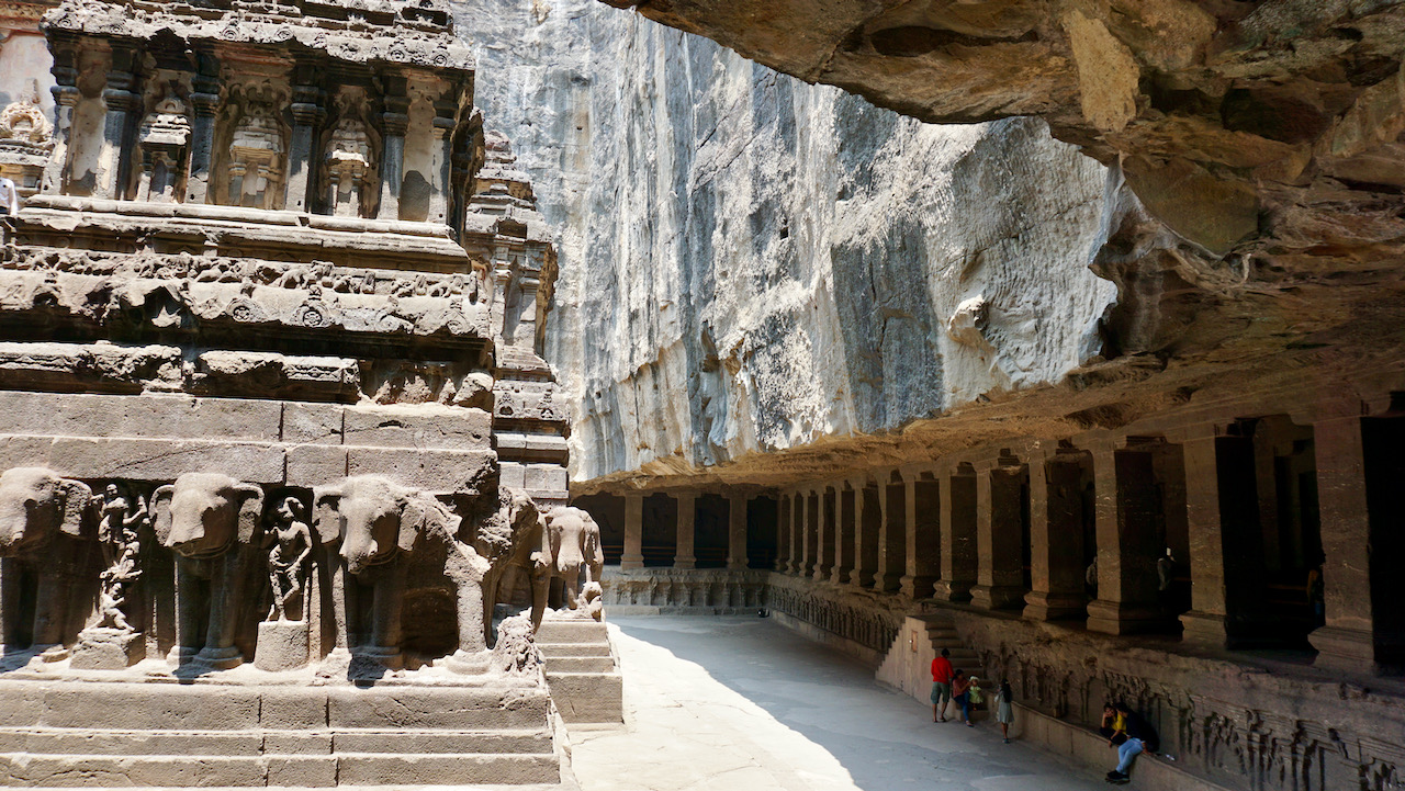 Die Höhlentempel von Ellora und die Bibi Ka Maqbara ( Im Video )
